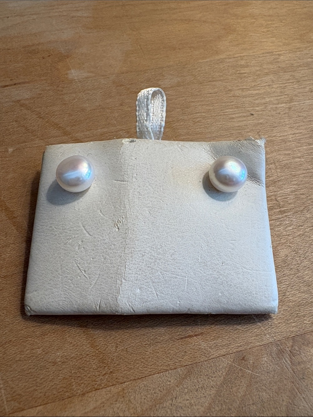 Freshwater Pearl Stud Earrings - White Pearlescent